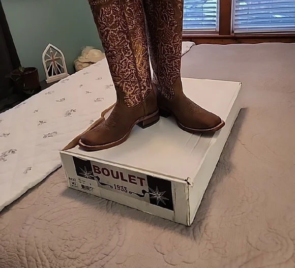 Boulet Elegant Brown Embroidered Look Heeled Boots - Picture 4 of 9